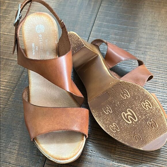 Brown Leather Platform Sandals - Picture 2 of 2